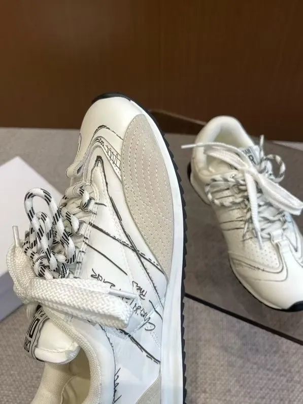 👟👟Ex-factory price 620👟👟 Dior sketch Dior spring and summer catwalk style graffiti sketch moral training shoes Forrest shoes. Original development. The most photographed item in the 25ss spring and summer show. This pair of shoes has changed the single design style of Forrest shoes in the previous impression. It retains the original shape. The details are very in line with the current fashion trend, but it also incorporates the manager's new understanding and retro feelings for Forrest shoes. The overall feeling is brand new. The material is a bit matte leather, full of retro style. It looks very high-end. The feeling on the foot is very convex. The upper foot is really good-looking and versatile. It can be worn with any style of clothes, pants and skirts. It looks good on anyone. Original combination outsole Size: 35-45
